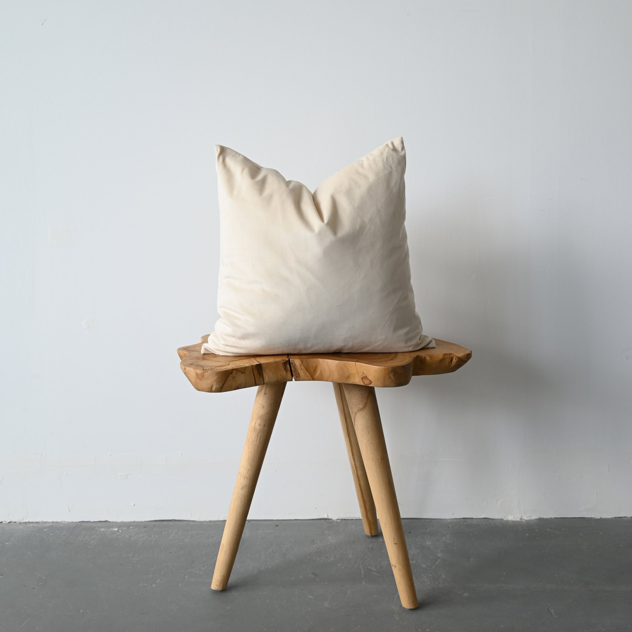 VELVET - IVORY 18"
