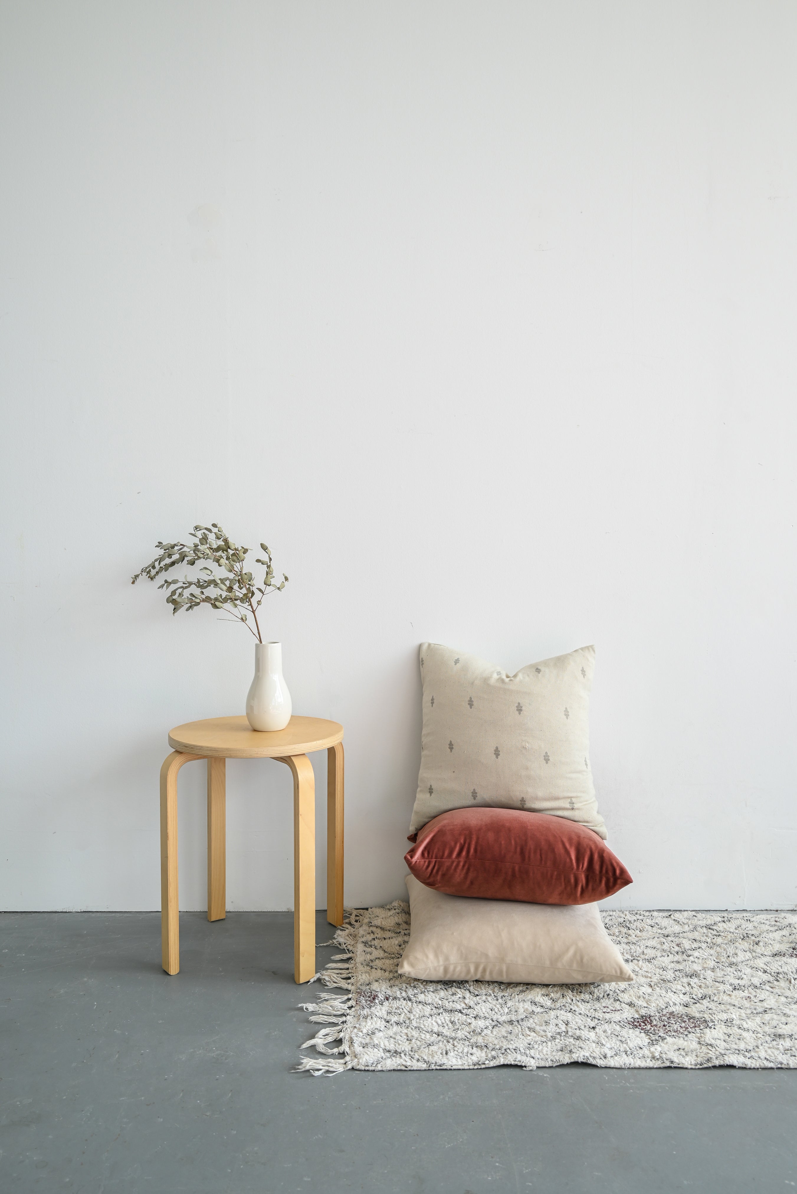 VELVET - STONE 18"